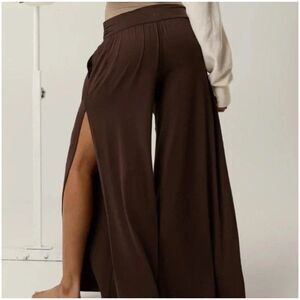 Papaya women's solid chocolate brown High Rise wide leg side split pants Small